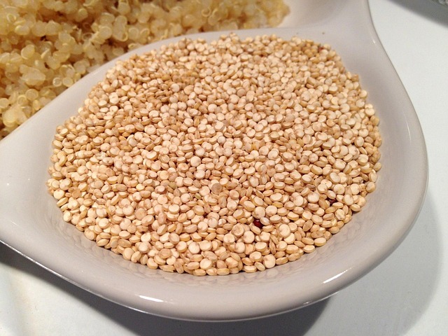 Hindi name of quinoa seeds - किनोआ के बीज (Kinoa ke Beej) - quinoa grain close up